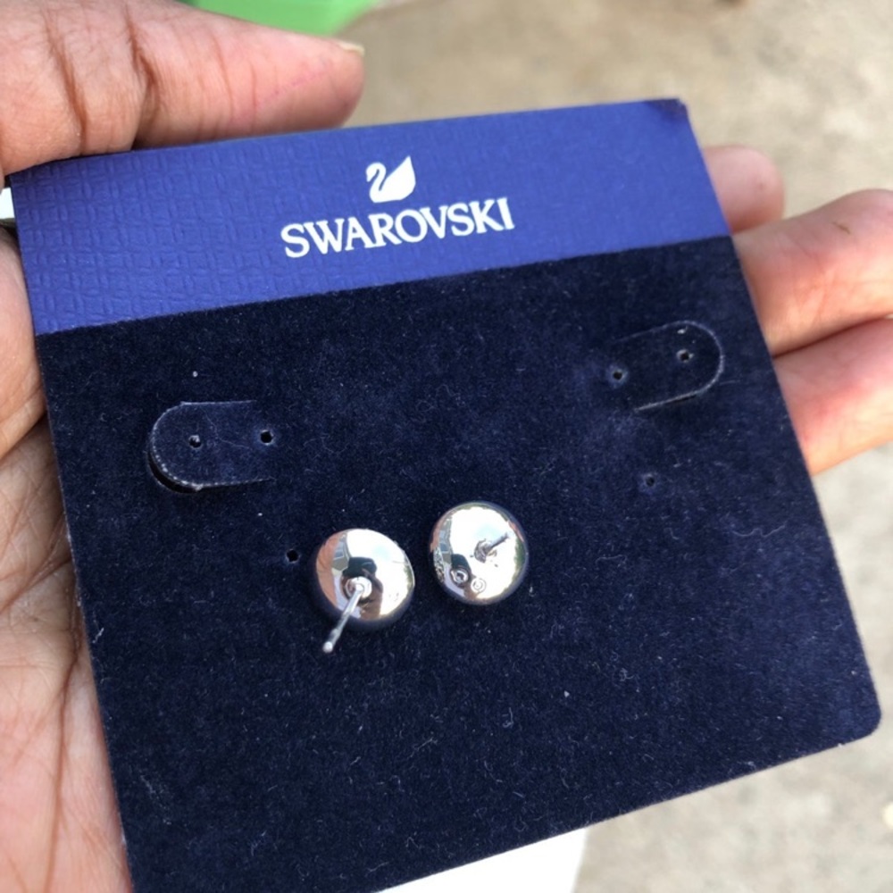 Authentic Swarovski angelic emerald rhodium plated earrings - Picture 9 of 11